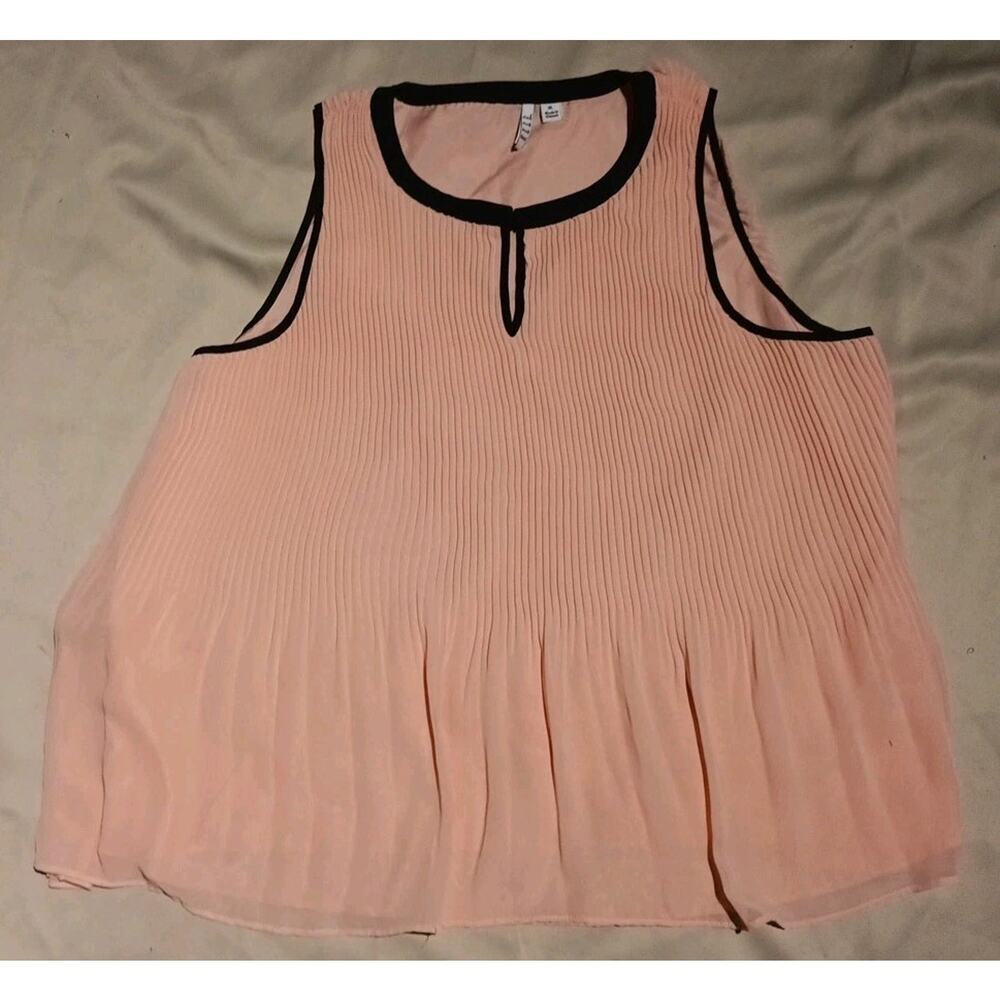 Elle Women's Size L Salmon Pink Tank Blouse Ruffled Neckline Keyhole